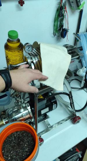 Presa ulei laborator + panza pentru filtrare