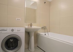 Încălzire în pardoseală, baia are fereastra. Loc parcare privat - imagine 12