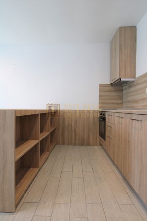 Încălzire în pardoseală, baia are fereastra. Loc parcare privat - imagine 8