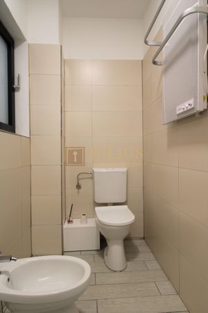 Încălzire în pardoseală, baia are fereastra. Loc parcare privat - imagine 14