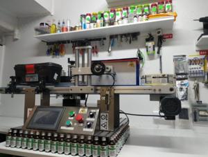 Masina etichetare recipiente cilindrice din sticla