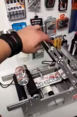 Masina etichetare recipiente cilindrice, doze aluminiu 330ml