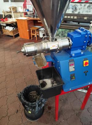 Presa profesionala ulei la rece 220V