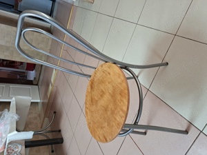 Vindem scaune 