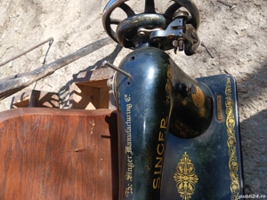 Vând mașină de cusut SINGER în bună de functionare.