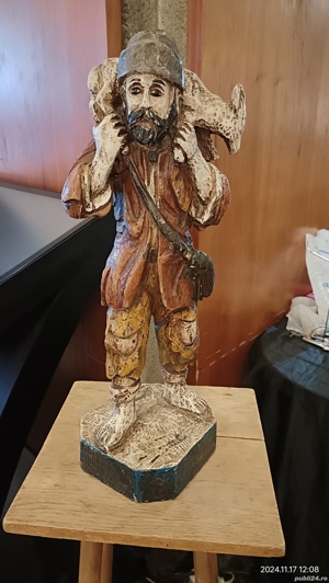 vind sculptura din lemn 