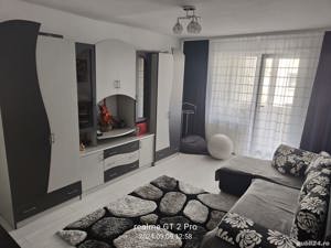 vând apartament cu 2 camere 