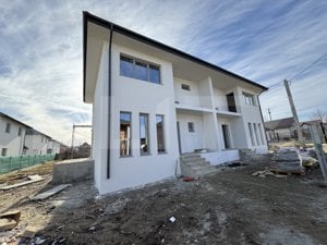 Duplex  , 200 mp teren , zona rezidentiala Tisauti 