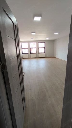 Spațiu de închiriat, 53 mp, zonă centrală, Târgu Secuiesc (currând renovat +150 mp) - imagine 2