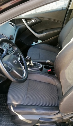 Opel Astra J Sport Tourer 2013 Diesel 216000 km - imagine 8 Opel Astra J Sport Tourer 2013 Diesel 216000 km - imagine 8