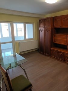 3 camere decomandate, et. 4 4, zona Nord, suprafață 65 mp