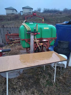 Vând tractor cu toate accesoriile 