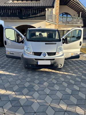 Vând Renault Trafic 8+1