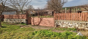 Teren + casă batranească de vânzare. - imagine 3