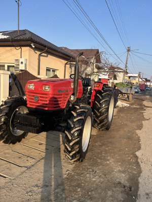 Tractor Universal 683 DT