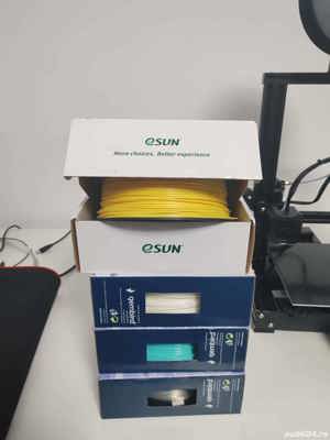 Imprimanta 3D Creality ENDER-3 V2 + 4 role filament desigilate - imagine 3