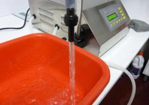 Masina imbuteliere lichide necarbonatate