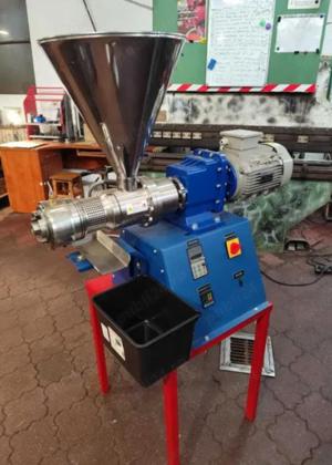 Presa ulei 220V, 2.1Kw 14kg - 20kg seminte tocate pe ora