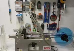 Masina etichetare sticle de bere