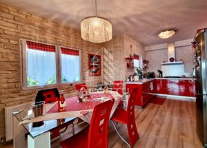 Vila cu terasa si piscina in Zadareni - imagine 8