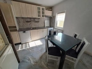 De vanzare apartament cu 3 camere in zona Soarelui etaj 2 amenajat  centrala - imagine 1