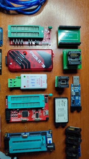 Programatoare memorii microcontrolere pic atmel adaptoare achizitie de date