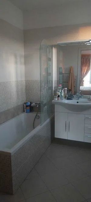 Duplex cu 5 camere, bucătărie închisă și garaj - Aproape de LIDL - imagine 3