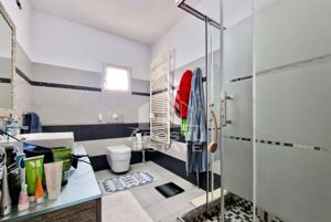 Vila cu terasa si piscina in Zadareni - imagine 18