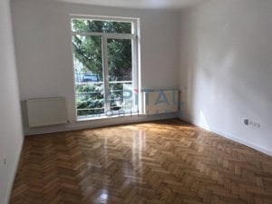 0% Comision! Apartament cu 3 camere de închiriat, zonă Central - imagine 3