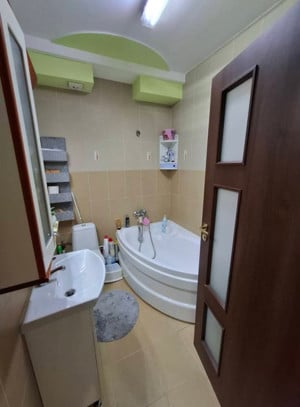 Apartament de 2 camere cu loc de parcare si curte zona colentina - imagine 2