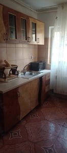 Închiriez apartament 