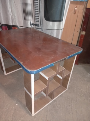 Masuta de servit cafeluta,o dulceata sau un pahar cu apa!