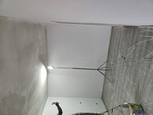 Zugrav  vinarom, 4 ei mp cu pompa airless 