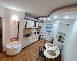 Apartament cu 3 camere, decomandat,centrala proprie,Spitalul Judetean - imagine 2