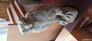 statueta de vanzare sculptata in marmura 
