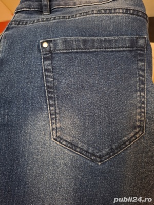 vand blugi  cu talie inalta