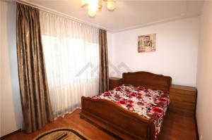 Apartament 3 camere , centrala proprie , zona Gheorghe Lazar