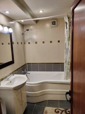 Închiriez apartament cu 3 camere  - imagine 2