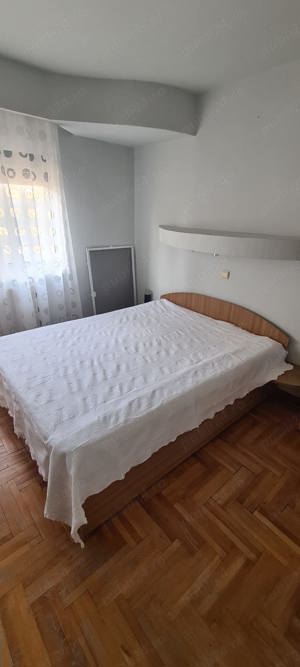 Inchiriez apartament 3 camere BACAU ZONA CENTRALA - imagine 8