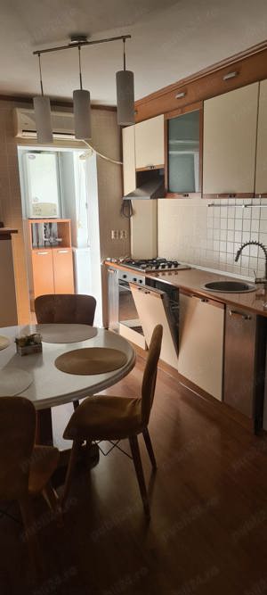 Inchiriez apartament 3 camere BACAU ZONA CENTRALA - imagine 3