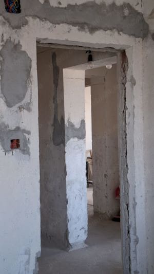 3 camere  et 7 8 bulev Unirii scoala 10  in stadiu demolat pentru renovari dar cu inst electrice noi - imagine 3