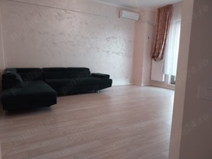 Vand apartament 3 camere si curte