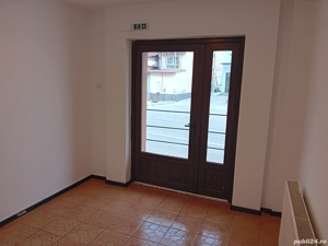 Închiriez 2 spații comerciale, zona centrala  - imagine 4