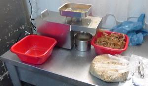 Presa ulei constructie din inox 2-2.2 kg seminte