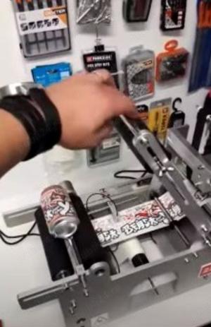 Masina etichetare recipiente cilindrice