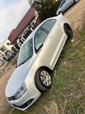 Vand urgent Volkswagen Jetta 1.6 motorina 2014 - 4000 euro - imagine 5