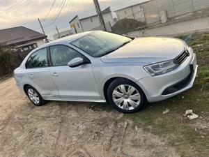 Vand urgent Volkswagen Jetta 1.6 motorina 2014 - 4000 euro - imagine 7
