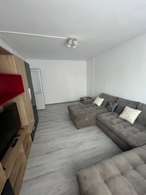 De Inchiriat Apartament Cu 2 Camere Decomandat ! Micro 18 - imagine 2