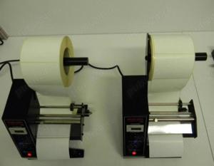 Dispenser automat etichete