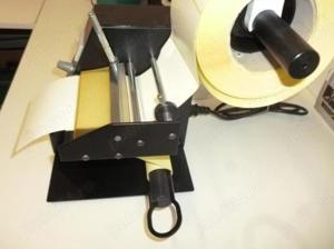 Aplicator dispenser etichete